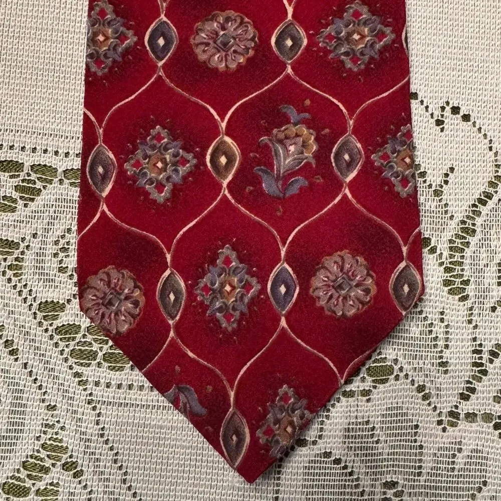 Bill Blass Necktie Red Silk Floral Geometric Medallion Foulard Mens Tie 60